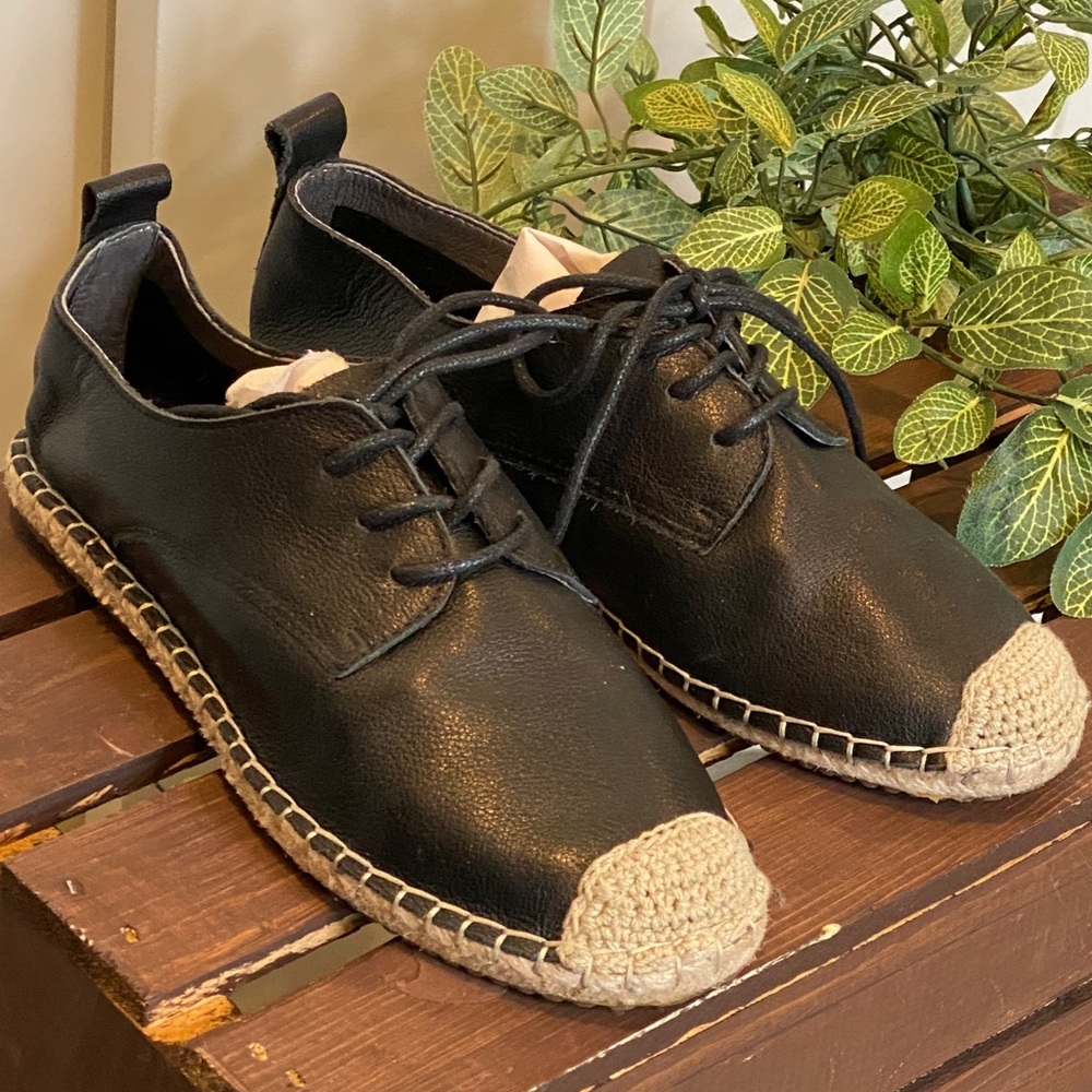 Comfortable Soft Leather Crocheted Tip Shoes - image 1